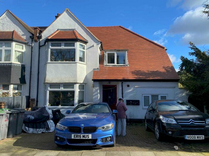 Flat To Rent In Creighton Avenue, London, N10