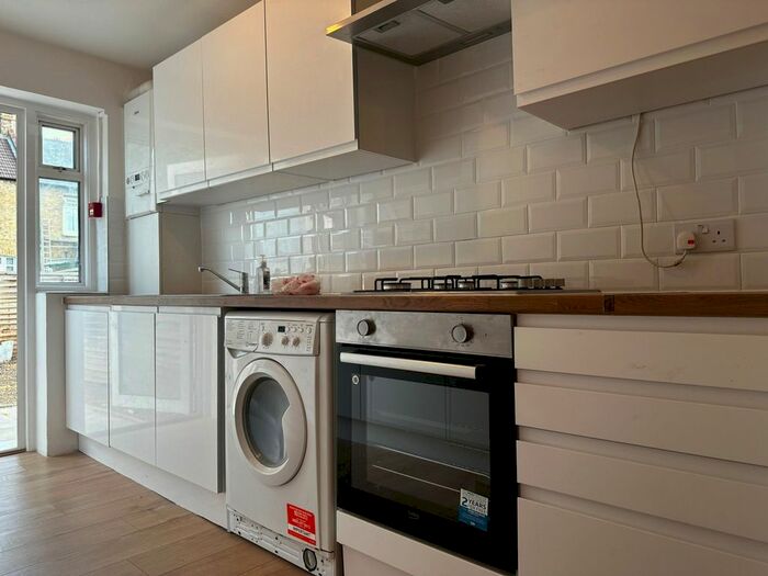 5 Bedroom Terraced House To Rent In Undine Street, London, SW17