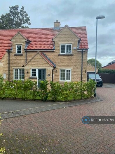 4 Bedroom Semi-Detached House To Rent In The Sycamores, Leeds, LS15