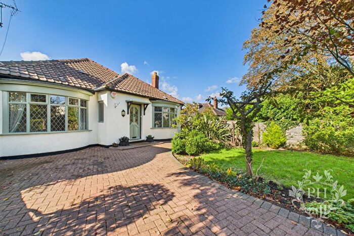 4 Bedroom Detached Bungalow For Sale In Thornfield Road, Middlesbrough, TS5