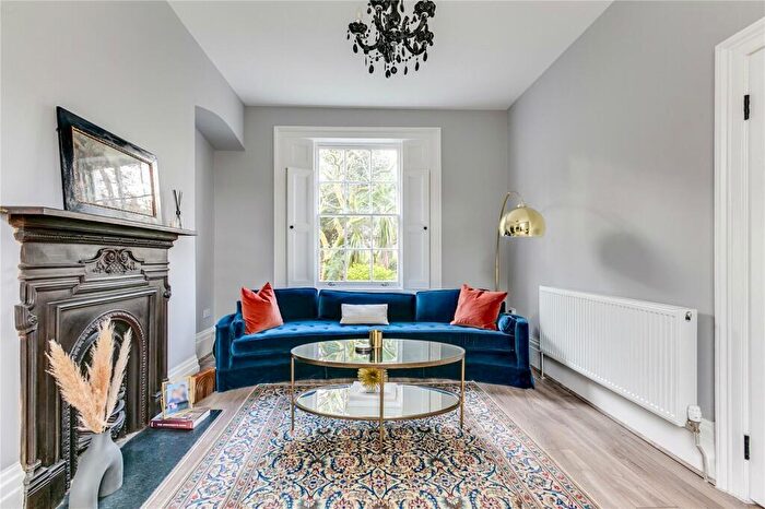 3 Bedroom Town House To Rent In Bingham Street, Islington, London, N1