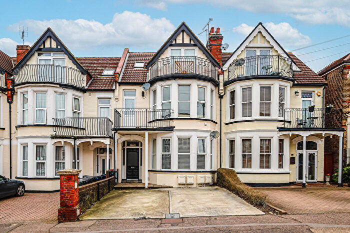 2 Bedroom Flat For Sale In Grosvenor Road, Westcliff-on-sea, SS0