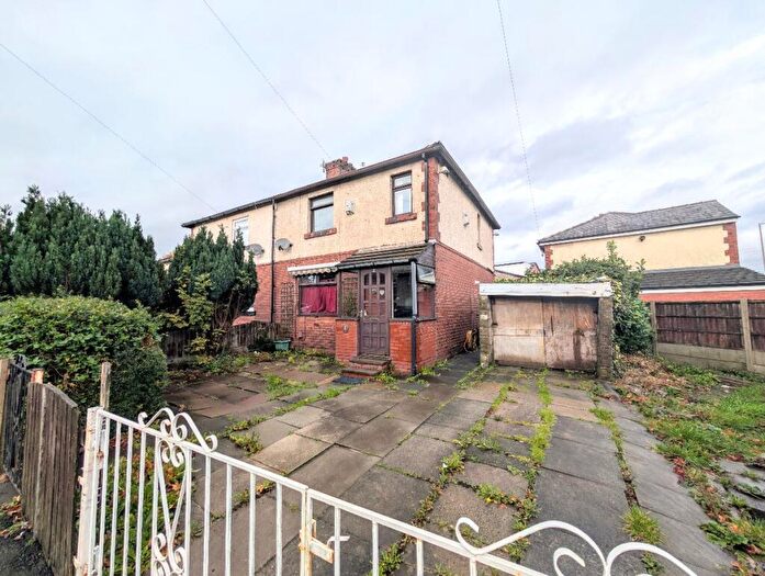 3 Bedroom Semi-Detached House For Sale In North Avenue, Farnworth, Bolton, BL4