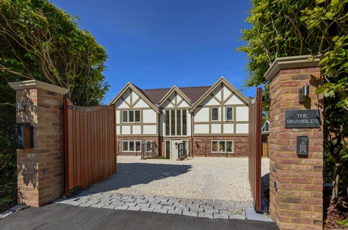 4 Bedroom Detached House For Sale In Fielden Road, Crowborough, TN6