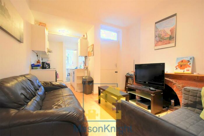 3 Bedroom Terraced House To Rent In Winnie Rd, Selly Oak. Mins Walk To University Of Birmingham, B29