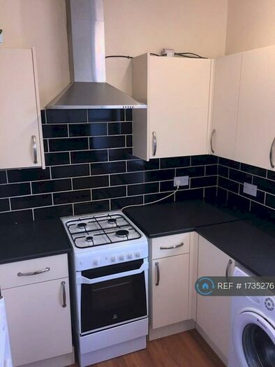 2 Bedroom Flat To Rent In Stenhouse Grove, Edinburgh, EH11