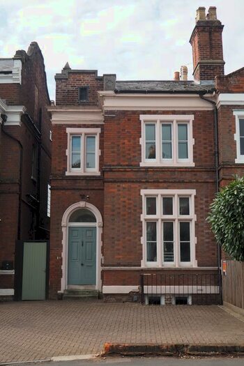 1 Bedroom Flat To Rent In Rent All Inclusive Military Road, Colchester, CO1