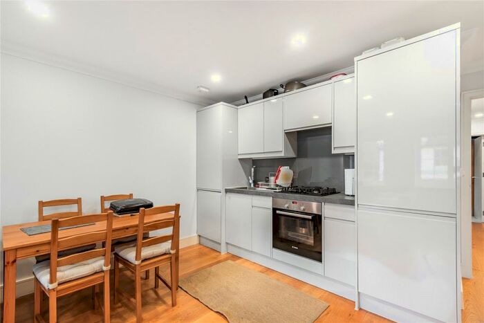 2 Bedroom Flat To Rent In Finsbury Road, Wood Green, London, N22