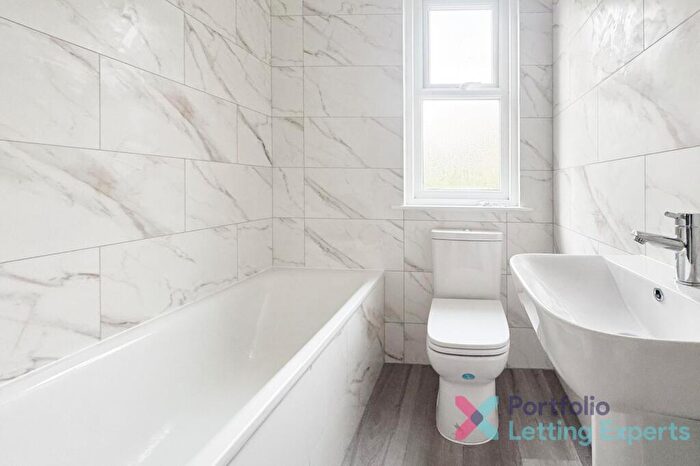 2 Bedroom Flat To Rent In Westby Road, Bournemouth, BH5