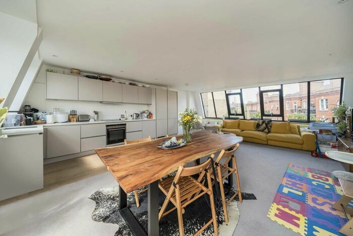 2 Bedroom Flat To Rent In Beaumont Crescent, London, W14