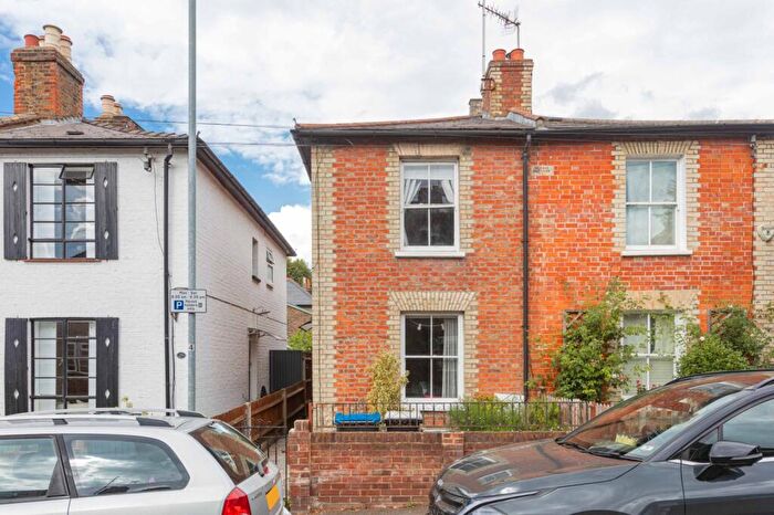 Semi-Detached House To Rent In New Road, Kingston Upon Thames, KT2