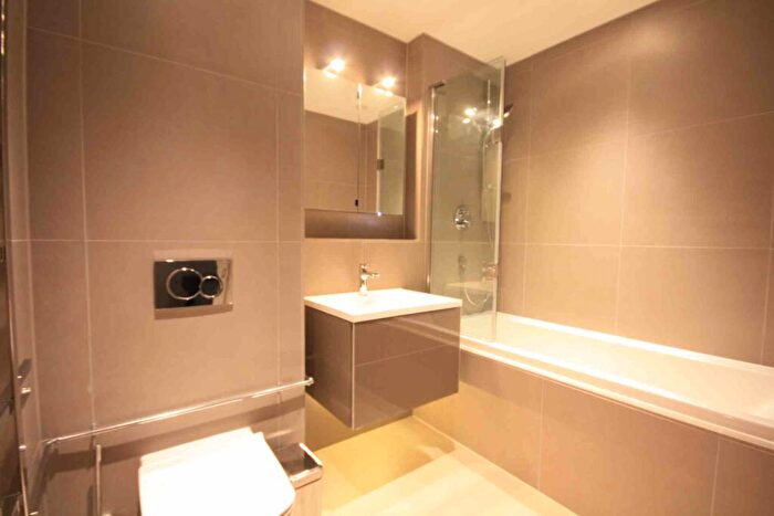 2 Bedroom Apartment To Rent In King St, Manchester, M2