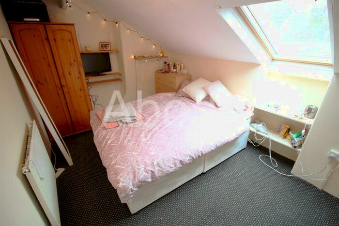 5 Bedroom House To Rent In Moorland Avenue, Hyde Park, Leeds, LS6