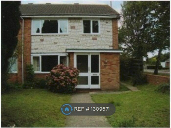 3 Bedroom Semi-Detached House To Rent In Brierley Walk, Cambridge CB4