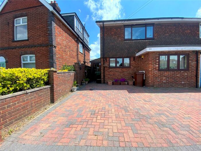 2 Bedroom Maisonette To Rent In Powder Mill Lane, Tunbridge Wells, Kent, TN4