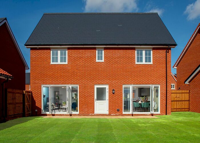 4 Bedroom Detached House To Rent In Dovehouse Field, Braintree, CM77