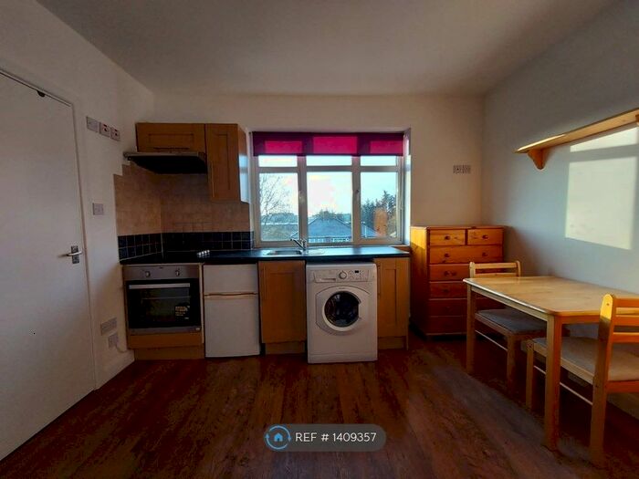 Studio To Rent In Whitchurch Lane, Edgware, HA8