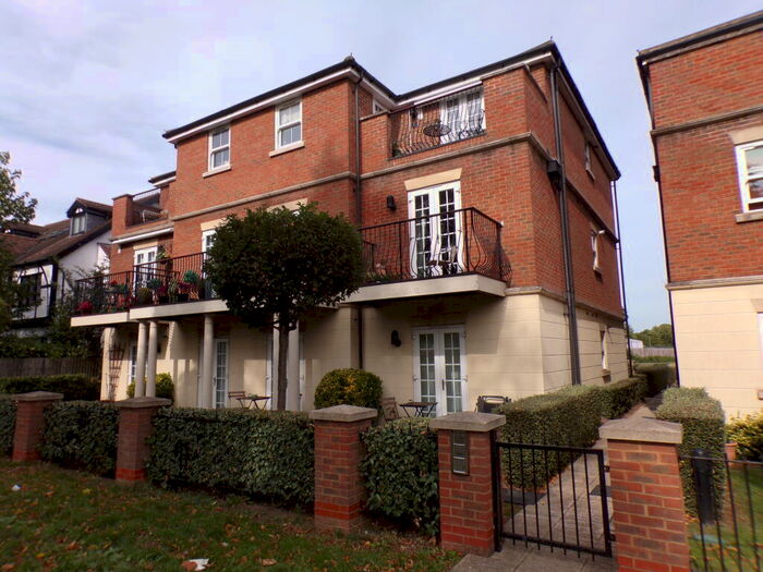 2 Bedroom Apartment To Rent In Shenfield Common, CM15
