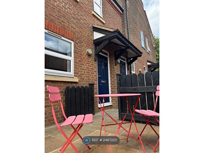 1 Bedroom End Of Terrace House To Rent In Wenlock Street, Luton, LU2
