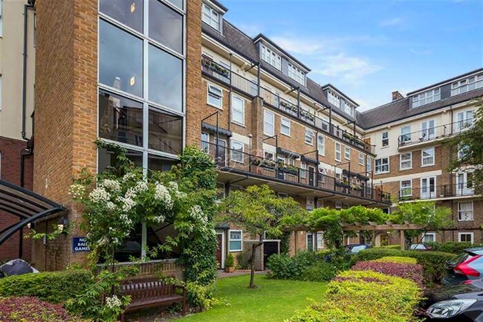 2 Bedroom Flat To Rent In Riverside Mansion, Milk Yard, Wapping, St Katherines Dock, Shadwell, London, E1W