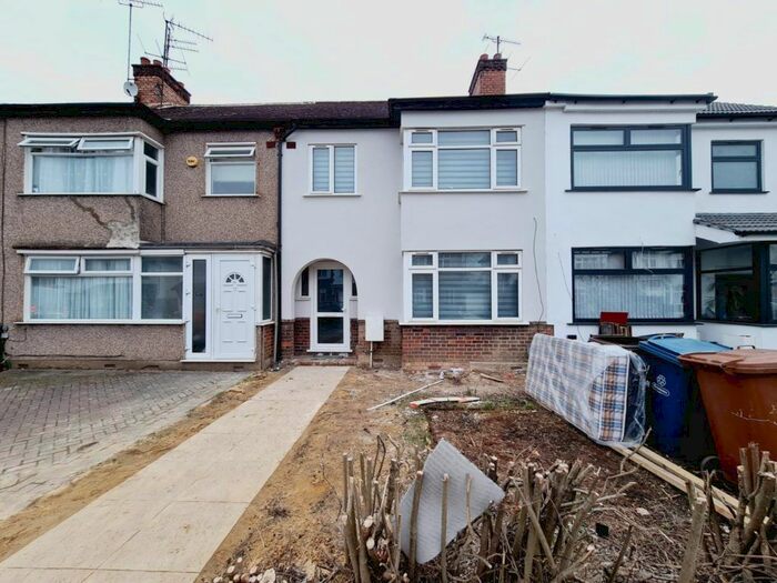 3 Bedroom Detached House To Rent In Harrow View, Harrow, HA1