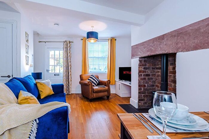 2 Bedroom Flat To Rent In Handbridge, CH4