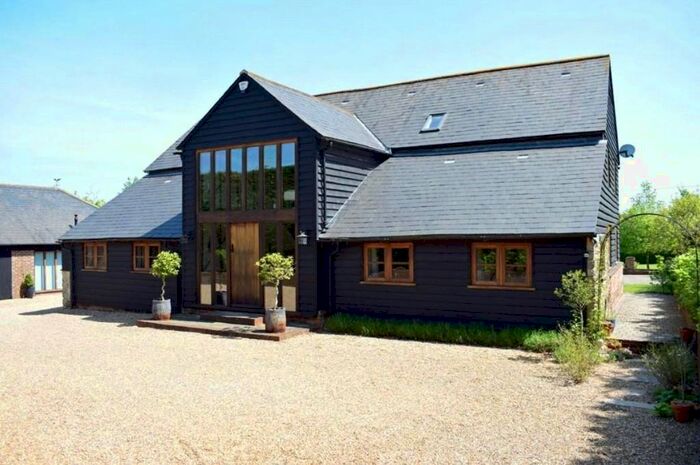 4 Bedroom Detached House To Rent In Stockett Lane, East Farleigh, Maidstone, Kent, ME15