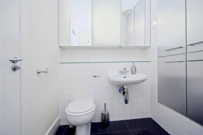 2 Bedroom Flat To Rent In Mill Street, Shad Thames, London, SE1