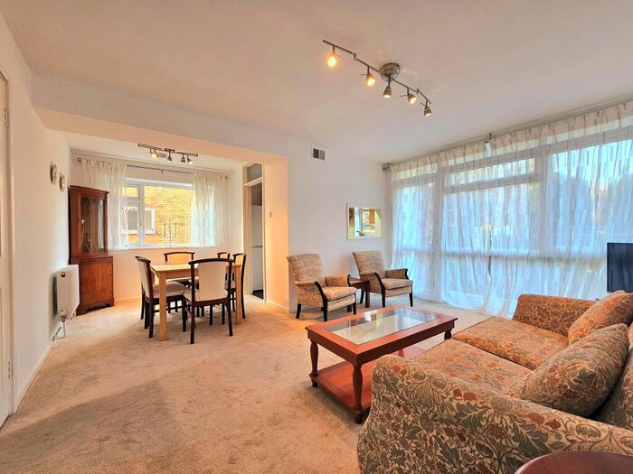 2 Bedroom Flat To Rent In The Birches, Durham Road, Bromley, BR2