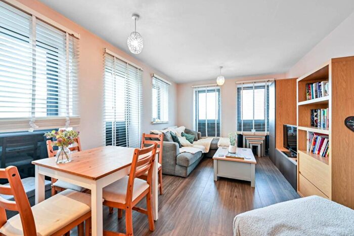 1 Bedroom Flat For Sale In Kingston Hill, Kingston, Kingston Upon Thames, KT2