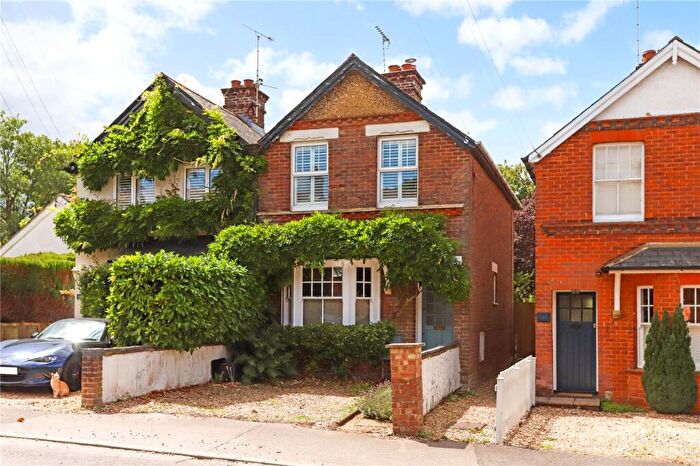 3 Bedroom Semi-Detached House For Sale In Weydon Hill Road, Farnham, Surrey, GU9