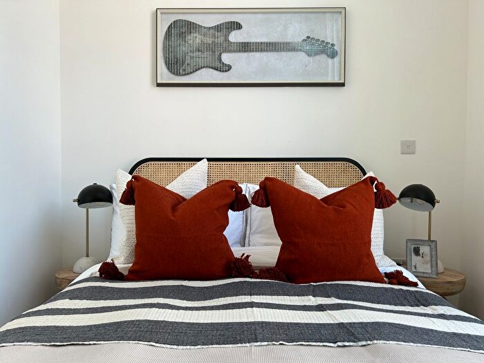 2 Bedroom Flat For Sale In Deptford High Street, London, SE8