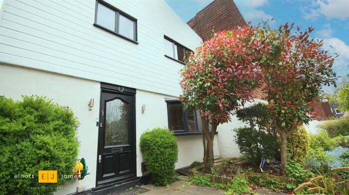 4 Bedroom Semi-Detached House To Rent In Shillibeer Walk, Chigwell, IG7