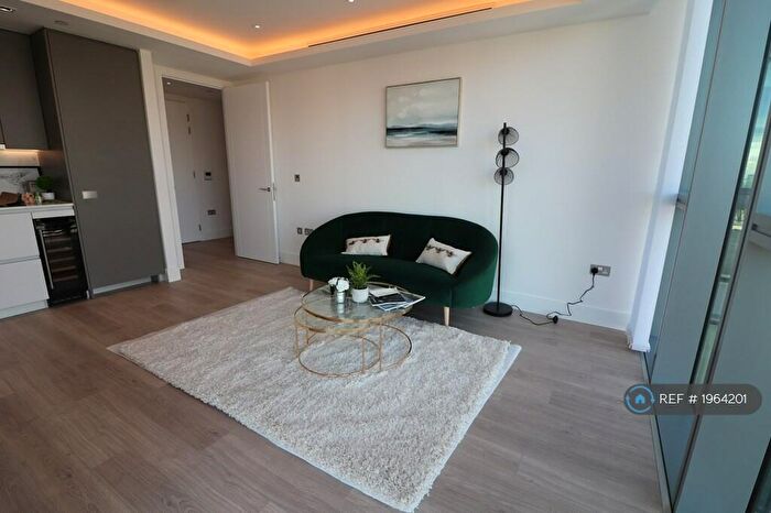 2 Bedroom Flat To Rent In Carrara Tower, London, EC1V