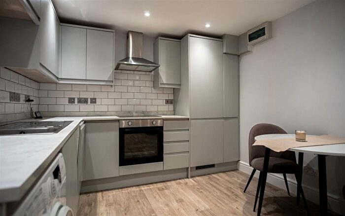 2 Bedroom Maisonette To Rent In High Street, Nutfield, Redhill, RH1