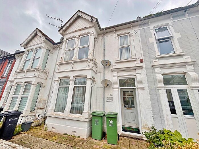 2 Bedroom Flat To Rent In Oriel Road, North End, Portsmouth, PO2