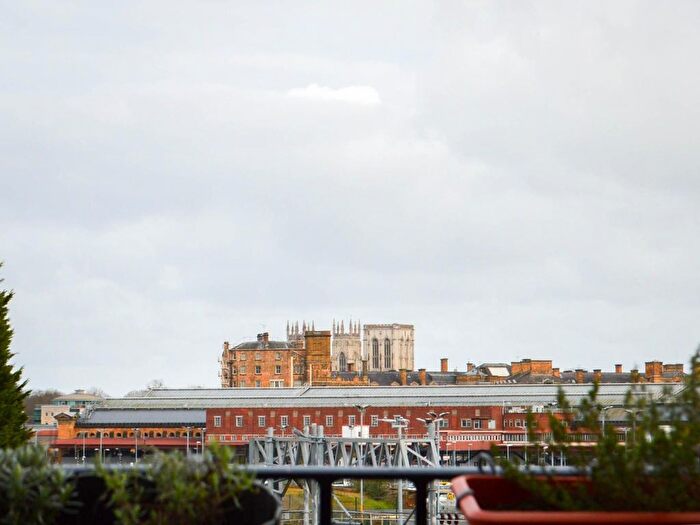 2 Bedroom Flat For Sale In St Pauls Mews, York, YO24