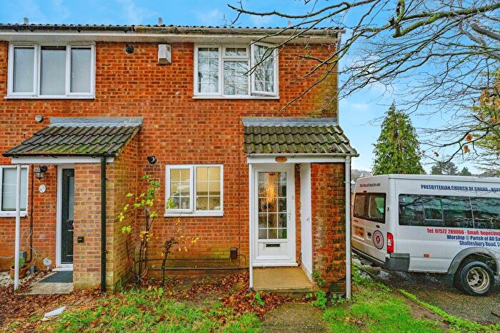 2 Bedroom End Of Terrace House For Sale In Brussels Way, Luton, Bedfordshire, LU3
