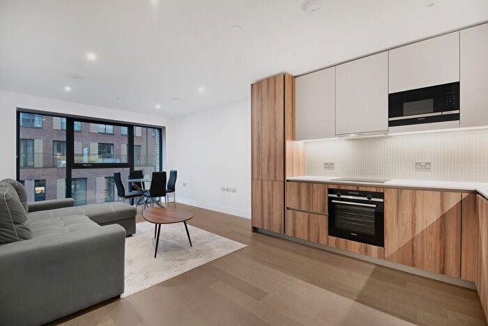 1 Bedroom Flat To Rent In Belfield Mansions, Heygate Street, SE17