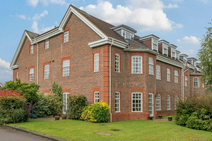 2 Bedroom Retirement Property For Sale In Farmery Court, Berkhamsted, Castle Village, Hertfordshire, HP4