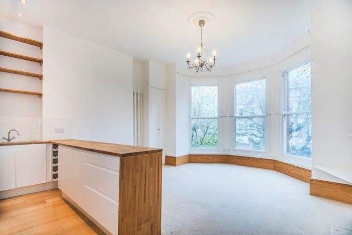 2 Bedroom Flat To Rent In Dulwich Road, London, SE24