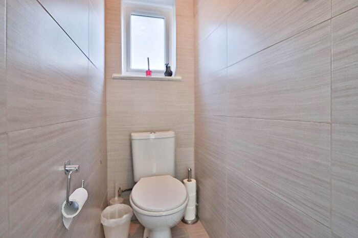 4 Bedroom Terraced House To Rent In Byron Avenue, New Malden, KT3