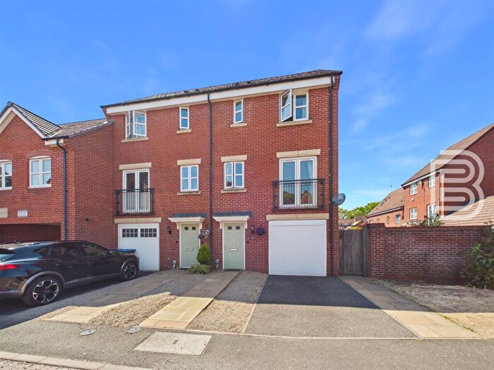 4 Bedroom Semi Detached House For Sale In Brodie Close, Rugby, CV21