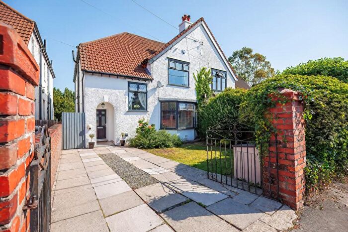 4 Bedroom Semi-Detached House For Sale In Highwalls Avenue, Dinas Powys, The Vale Of Glamorgan, CF64