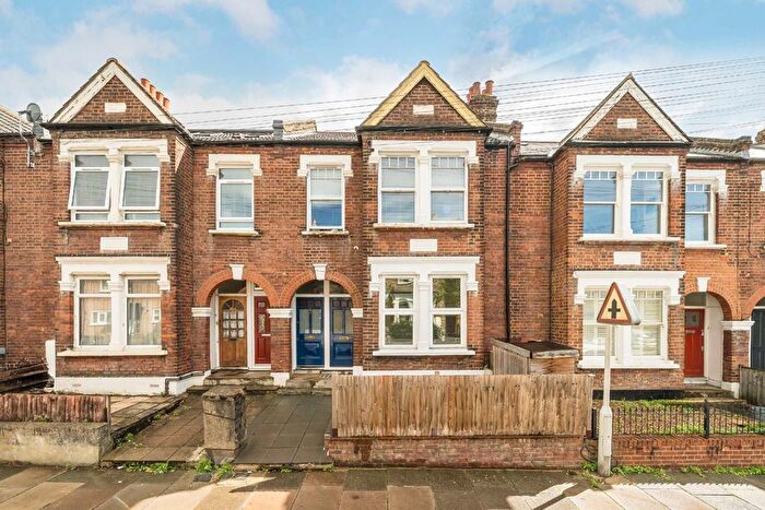 2 Bedroom Maisonette For Sale In Charlmont Road, Tooting, SW17