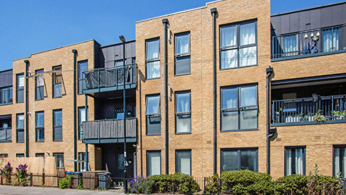 2 Bedroom Flat For Sale In Laundry Close, Croydon, CR0