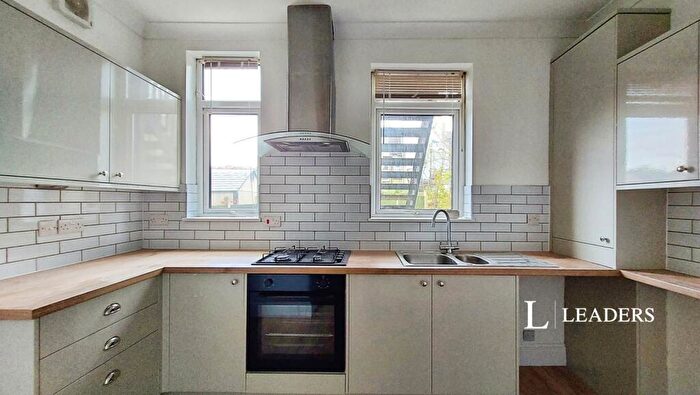 3 Bedroom Flat To Rent In Fleetwood Avenue, Westcliff-on-Sea, Essex, SS0