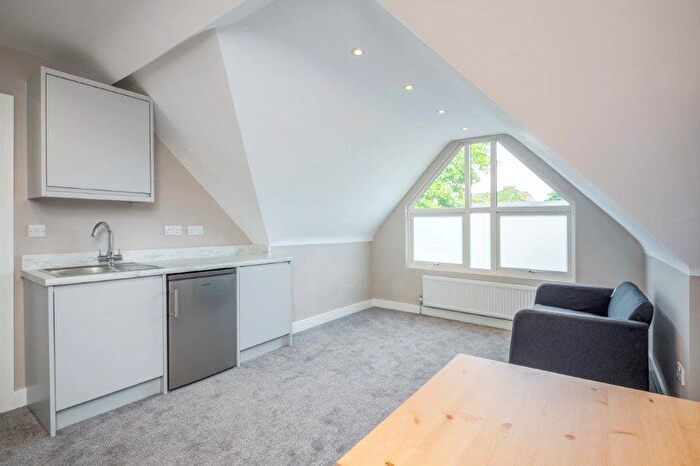 1 Bedroom Flat To Rent In Goldhawk Road, London, W6