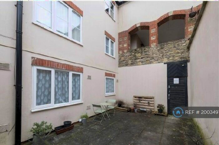 1 Bedroom Flat To Rent In Vineys Yard, Bruton, BA10