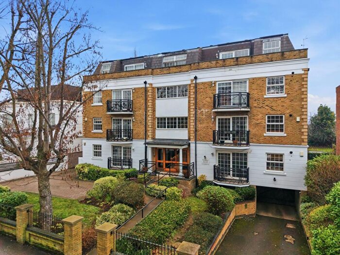 2 Bedroom Flat For Sale In The Grange, South Woodford, E18